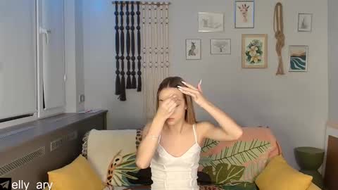 elly_ary online show from November 25, 9:15 pm