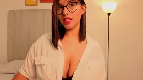 elly online show from March 11, 1:54 am