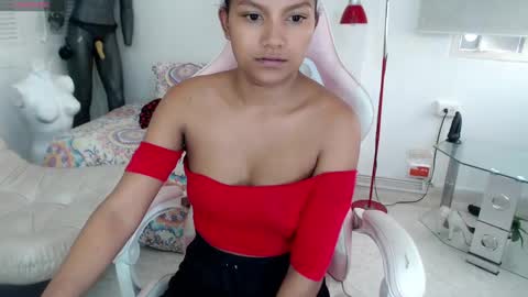 Snapshot of elly_willis chatting on March 1, 8:53 pm Elly online show from March 1, 8:53 pm