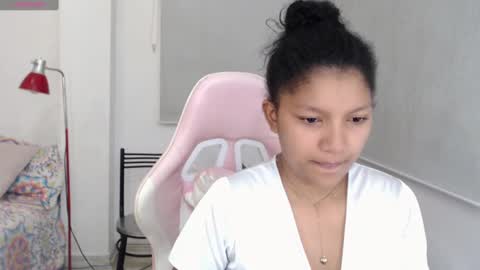 Snapshot of elly_willis chatting on February 21, 2:06 am Elly online show from February 21, 2:06 am