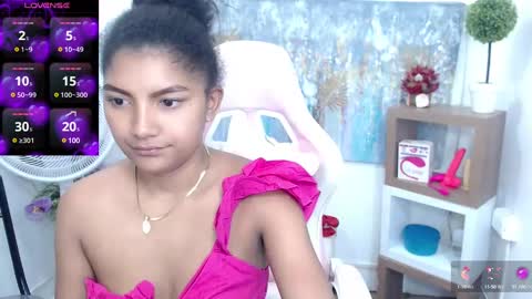 Snapshot of elly_willis chatting on February 25, 6:23 pm Elly online show from February 25, 6:23 pm