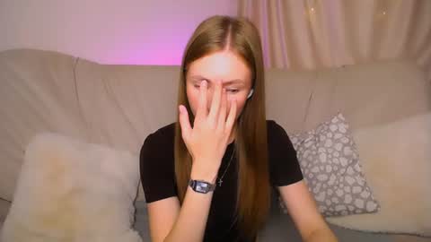  Elly  online show from July 25, 3:46 am