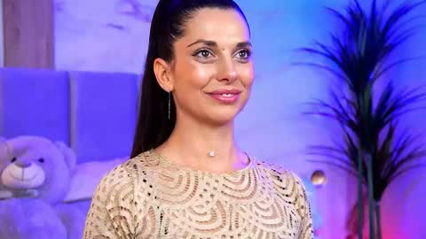 Elly online show from October 15, 10:45 pm