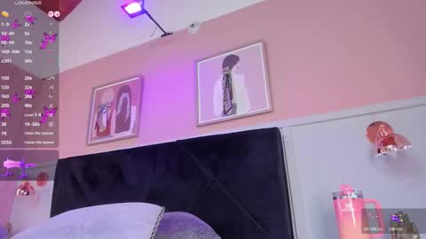 Elodie  online show from November 8, 5:51 pm