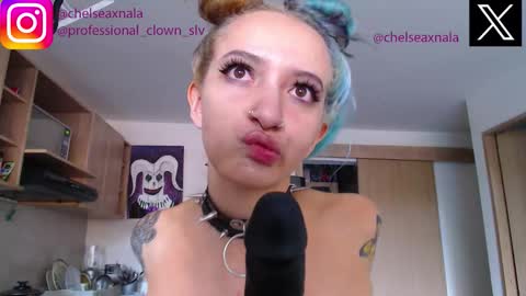 Snapshot of eloise_brown_ chatting on September 10, 7:47 pm Chelsea Please help me to reach 100 thumbs up online show from September 10, 7:47 pm