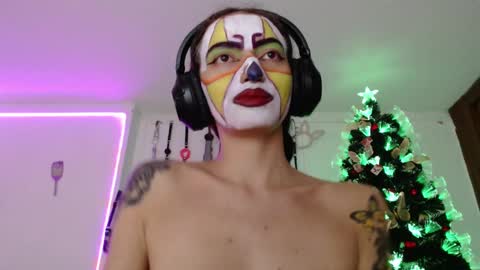 Snapshot of eloise_brown_ chatting on December 28, 8:58 pm Chelsea Please help me to reach 100 thumbs up online show from December 28, 8:58 pm