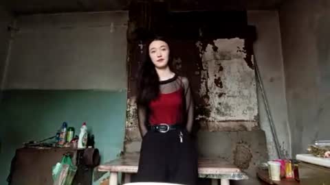 Elara online show from June 18, 2:24 am