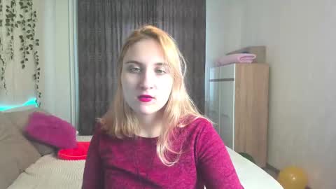 Snapshot of elsa_hot_here chatting on February 10, 9:36 am Elsa online show from February 10, 9:36 am