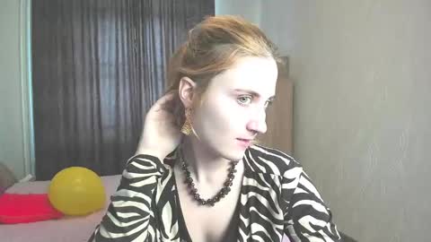 Snapshot of elsa_hot_here chatting on February 14, 3:54 am Elsa online show from February 14, 3:54 am
