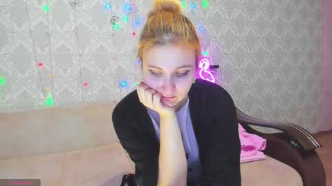 Snapshot of elsa_hot_here chatting on March 12, 9:34 am Elsa online show from March 12, 9:34 am