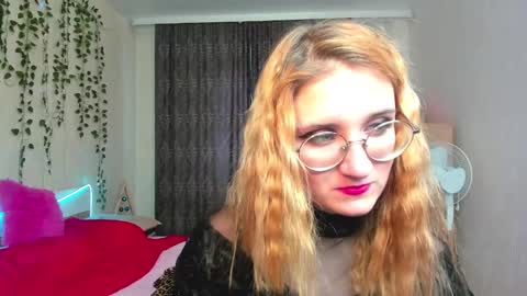 Snapshot of elsa_hot_here chatting on December 2, 8:59 am Elsa online show from December 2, 8:59 am
