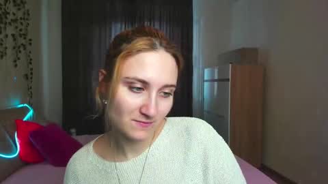 Snapshot of elsa_hot_here chatting on February 18, 3:21 am Elsa online show from February 18, 3:21 am
