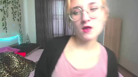 Snapshot of elsa_hot_here chatting on December 22, 7:11 am Elsa online show from December 22, 7:11 am