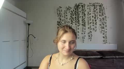 Snapshot of elsa_hot_here chatting on September 20, 9:29 am Elsa online show from September 20, 9:29 am