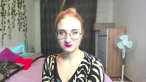 Snapshot of elsa_hot_here chatting on December 11, 3:02 am Elsa online show from December 11, 3:02 am
