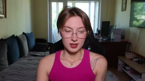 elsaangel online show from June 18, 7:10 am