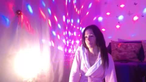 Elisa online show from October 25, 11:00 pm