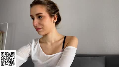 Snapshot of elysia_xo chatting on October 19, 4:47 am Elysia online show from October 19, 4:47 am