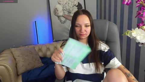 Call me Elis online show from December 2, 8:48 am