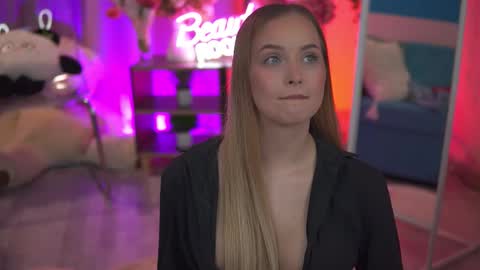 Elyssa online show from March 8, 7:18 pm