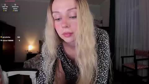 Emilie online show from November 25, 3:25 pm