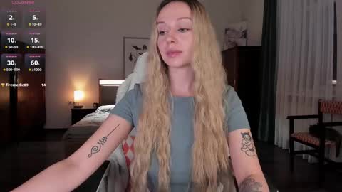 Snapshot of em_emilie chatting on October 15, 3:03 pm Emilie online show from October 15, 3:03 pm