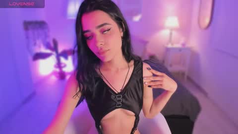 Snapshot of ema_soul chatting on October 11, 8:44 pm emma soul online show from October 11, 8:44 pm