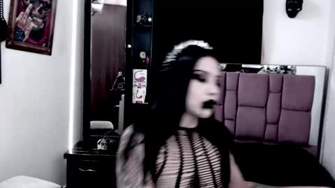 Snapshot of emearld_black chatting on January 25, 9:04 am Emerald Black online show from January 25, 9:04 am