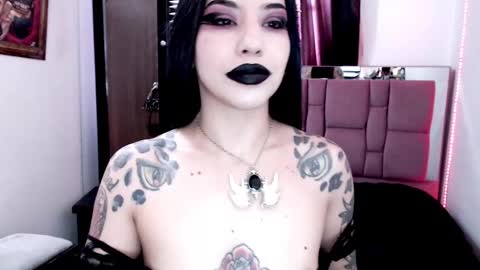 Snapshot of emearld_black chatting on January 18, 12:57 pm Emerald Black online show from January 18, 12:57 pm