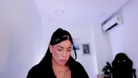 emelie_89 online show from October 27, 3:40 pm