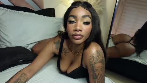 Snapshot of emely_brandon_ chatting on February 6, 9:28 pm anyelii online show from February 6, 9:28 pm