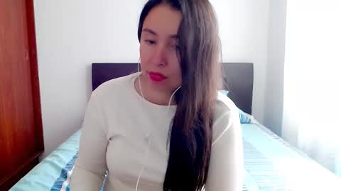 Snapshot of emely_sexx chatting on October 16, 6:21 pm emely_sexx online show from October 16, 6:21 pm