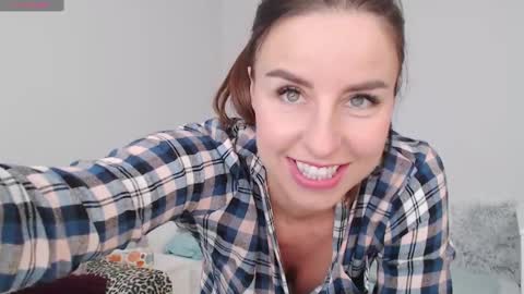 just me online show from February 12, 12:01 pm