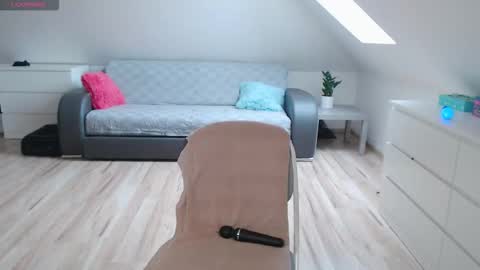 just me online show from February 14, 12:29 pm