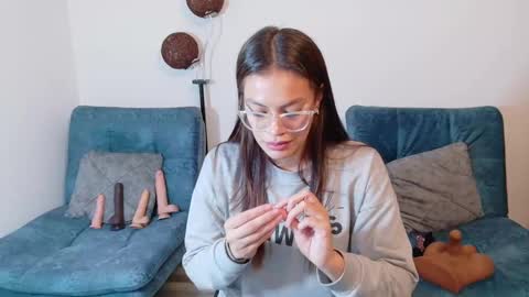 Snapshot of emerald_sparkles chatting on October 2, 10:37 pm sabrina online show from October 2, 10:37 pm