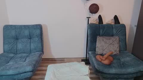 Snapshot of emerald_sparkles chatting on October 13, 5:32 am sabrina online show from October 13, 5:32 am