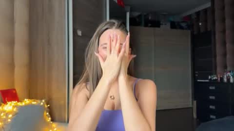 emi__ly online show from January 16, 11:50 am