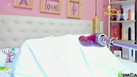 Emily Sarai online show from October 28, 8:46 pm