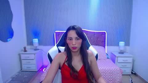 emiily_skiinny18 online show from April 16, 2:28 pm