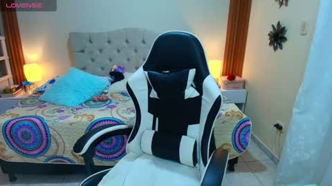 emiily_skinny online show from July 22, 1:39 am
