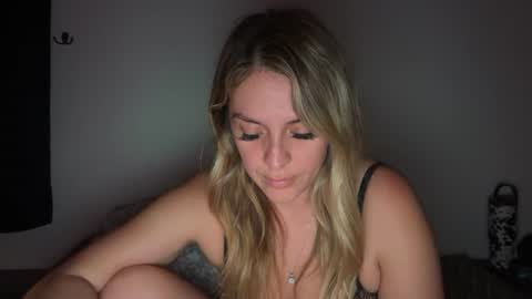 emilelovesyou online show from July 3, 6:52 am