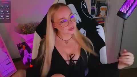 Emili online show from September 9, 10:59 am