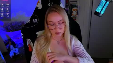 Emili online show from October 9, 1:04 pm