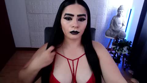 Snapshot of emili_evans_ chatting on December 22, 8:03 pm POWERFULL GODDESS EMILI online show from December 22, 8:03 pm