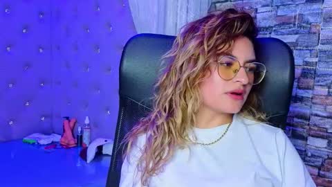 Emy  online show from December 14, 2:50 am