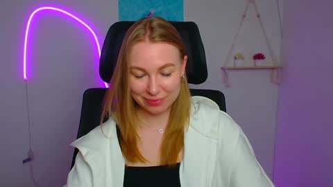 Emilia online show from April 18, 7:58 pm