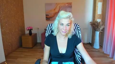 Emilia Wills online show from July 26, 7:27 am
