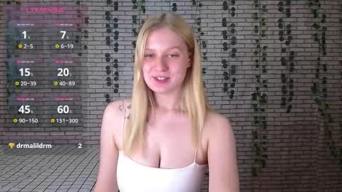 Snapshot of emiliaduchess chatting on September 16, 2:58 pm Amili online show from September 16, 2:58 pm