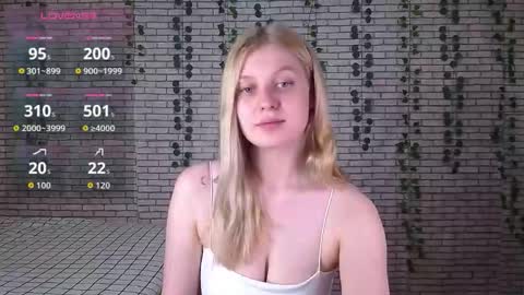 Snapshot of emiliaduchess chatting on October 1, 1:05 pm Amili online show from October 1, 1:05 pm