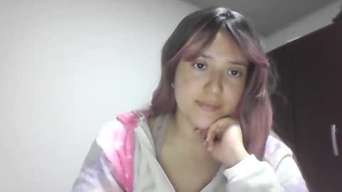 emiliahoney online show from December 5, 9:05 pm